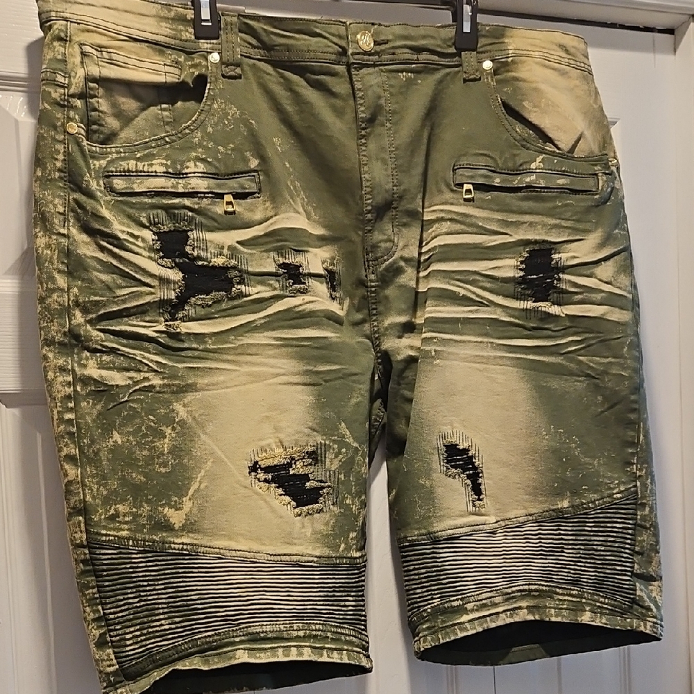 Makobi Green Distressed Men's Shorts